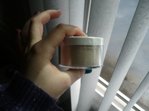 This is the unopened jar--it carries 1/4 cup of product rather than the standard 3 tsp in most mineral foundations.
